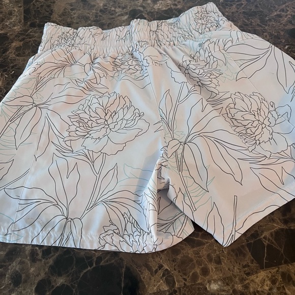 Columbia Sportswear Floral Print Athletic Shorts Coastal Chic Summer Size Medium - Picture 8 of 8